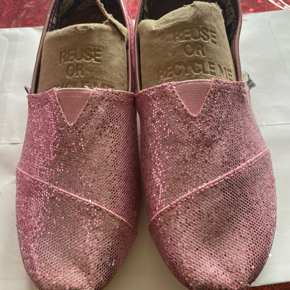 New without tags pink sparkly Toms size 2.5